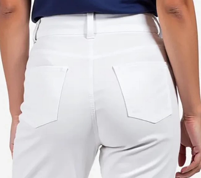 bílé zdravotní kalhoty